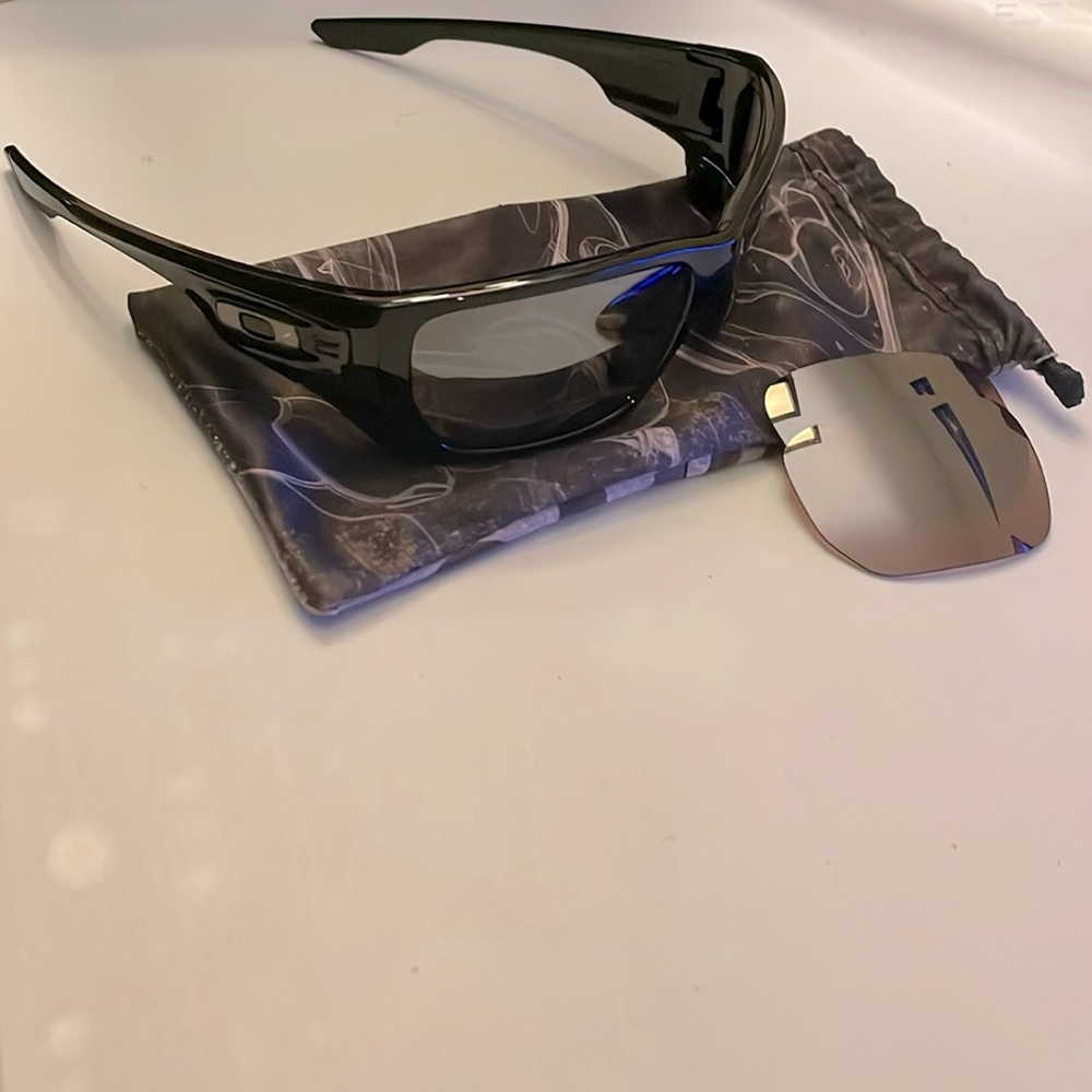 Oakley Style Switch sunglasses with interchangeable lens technology